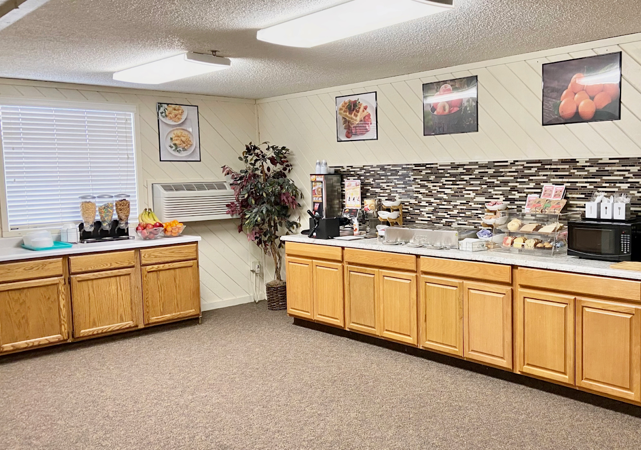 Burke Inn Motel & Suites — photo 3