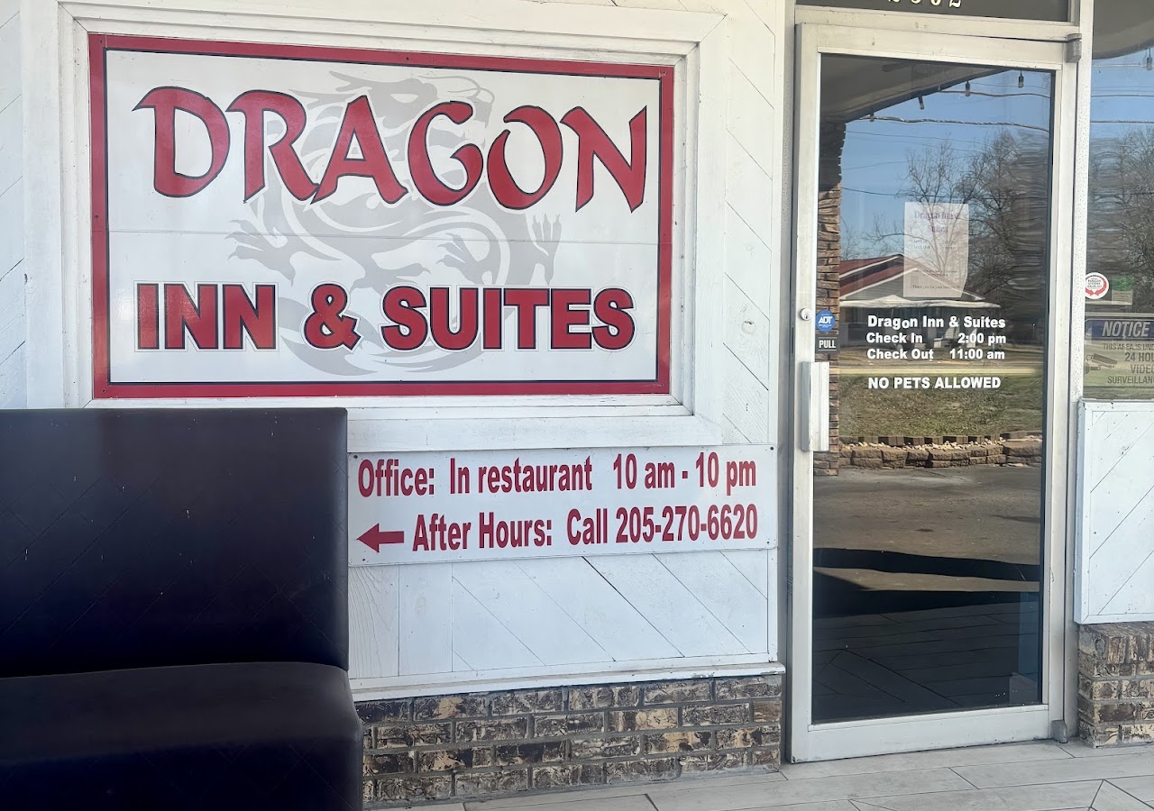 Dragon Inn & Suites — photo 1