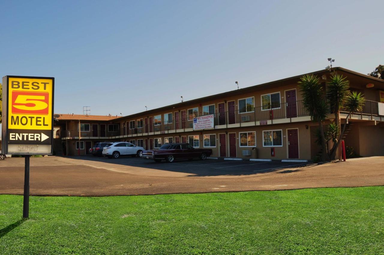 Best 5 Motel — photo 1