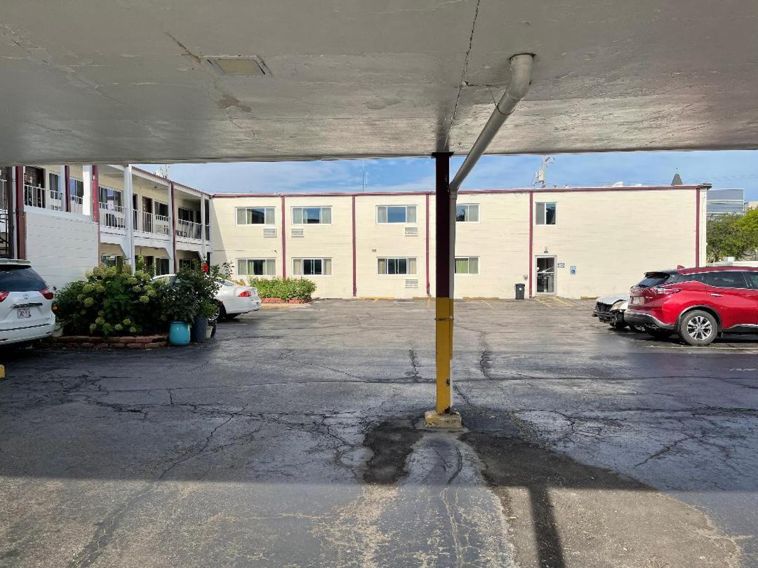 Village Inn Green Bay — photo 1