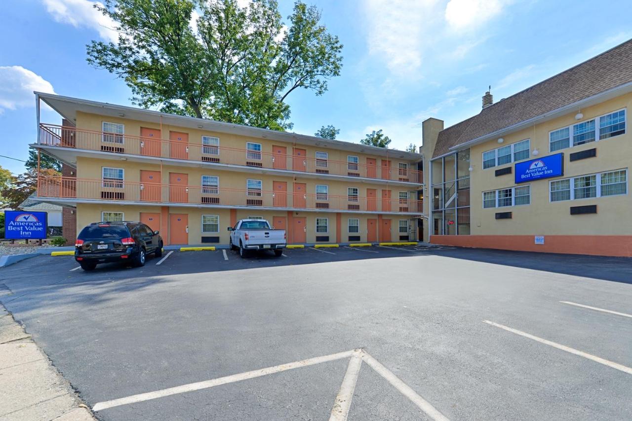 Media Inn & Suites — photo 1