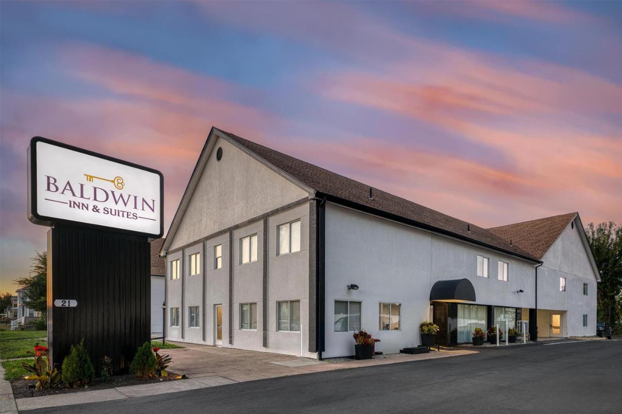 Baldwin Inn & Suites — photo 1