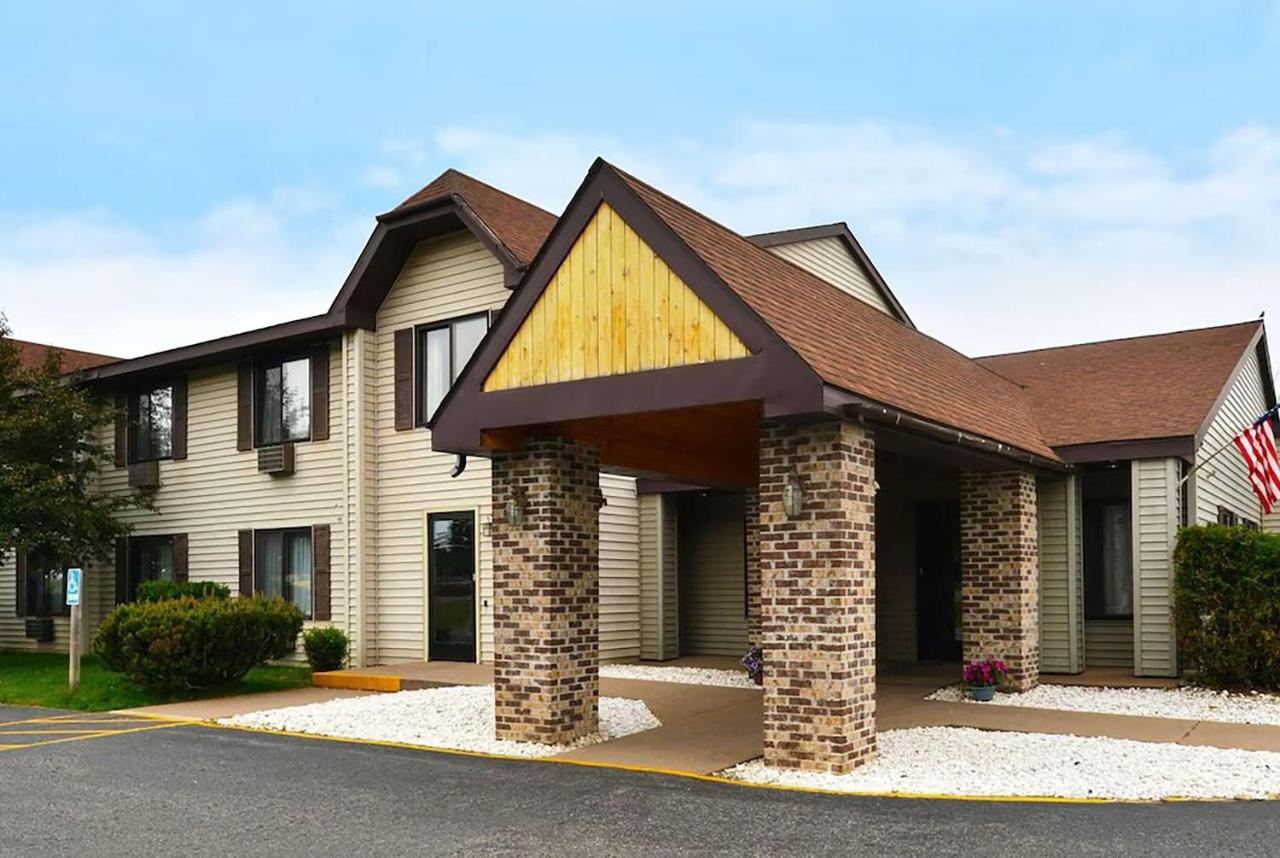 Travelodge by Wyndham Ishpeming/Marquette — photo 1