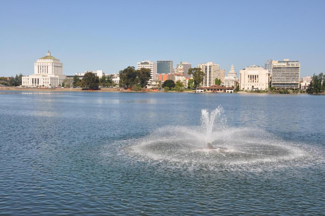 Econo Lodge Oakland Lake Merritt Area — photo 1