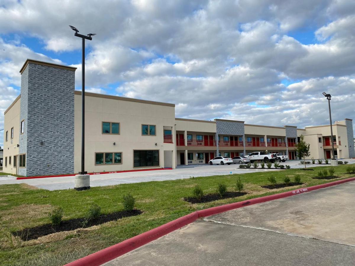 Lone Star Inn Dickinson — photo 1