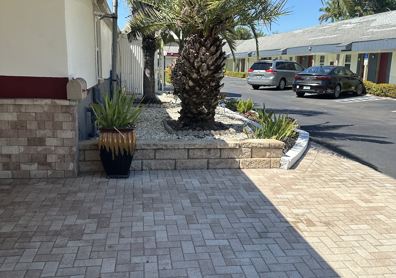 Tropical Palm Motel — photo 3