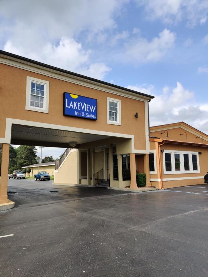 Lakeview Inn & Suites — photo 1