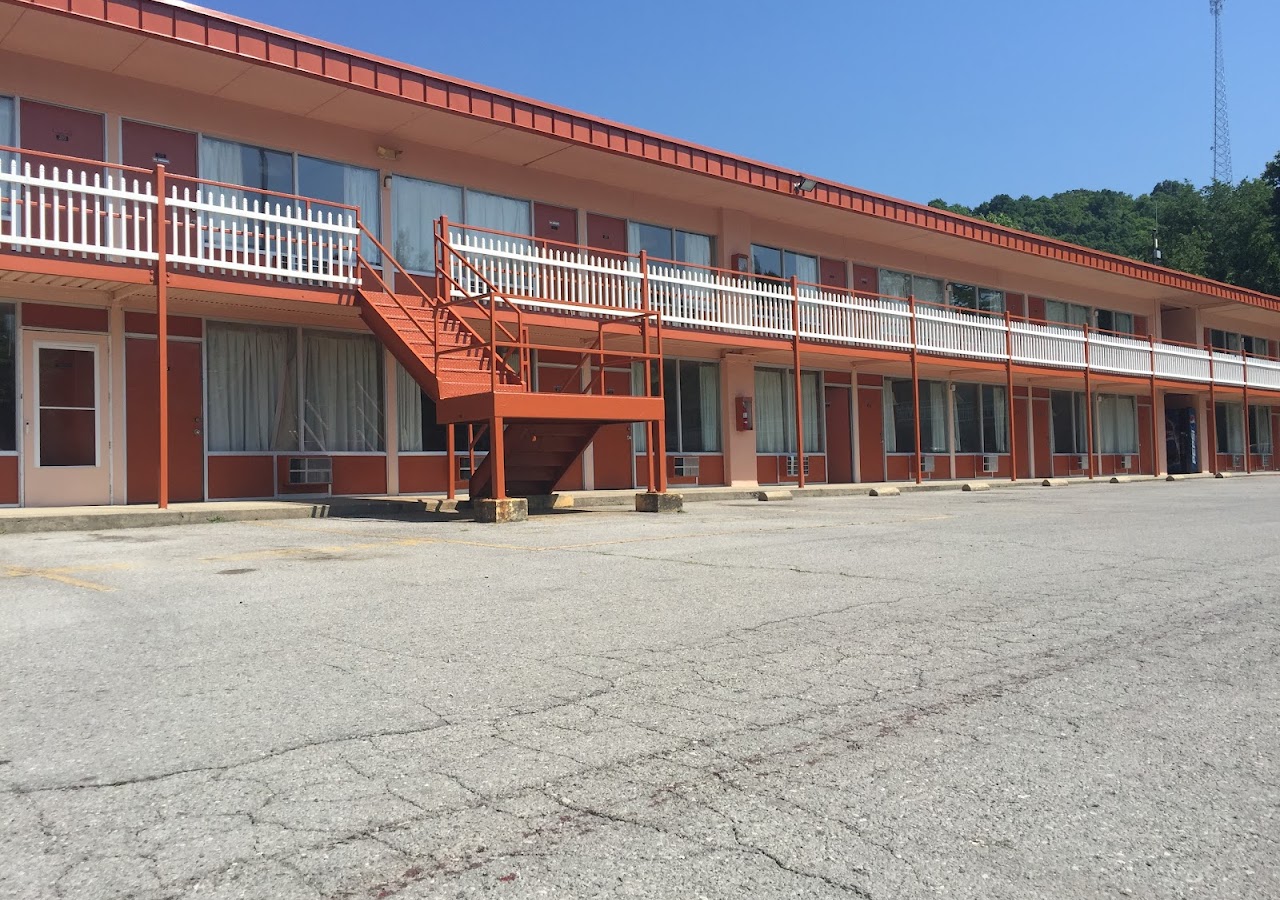Daniel Boone Motor Inn — photo 1