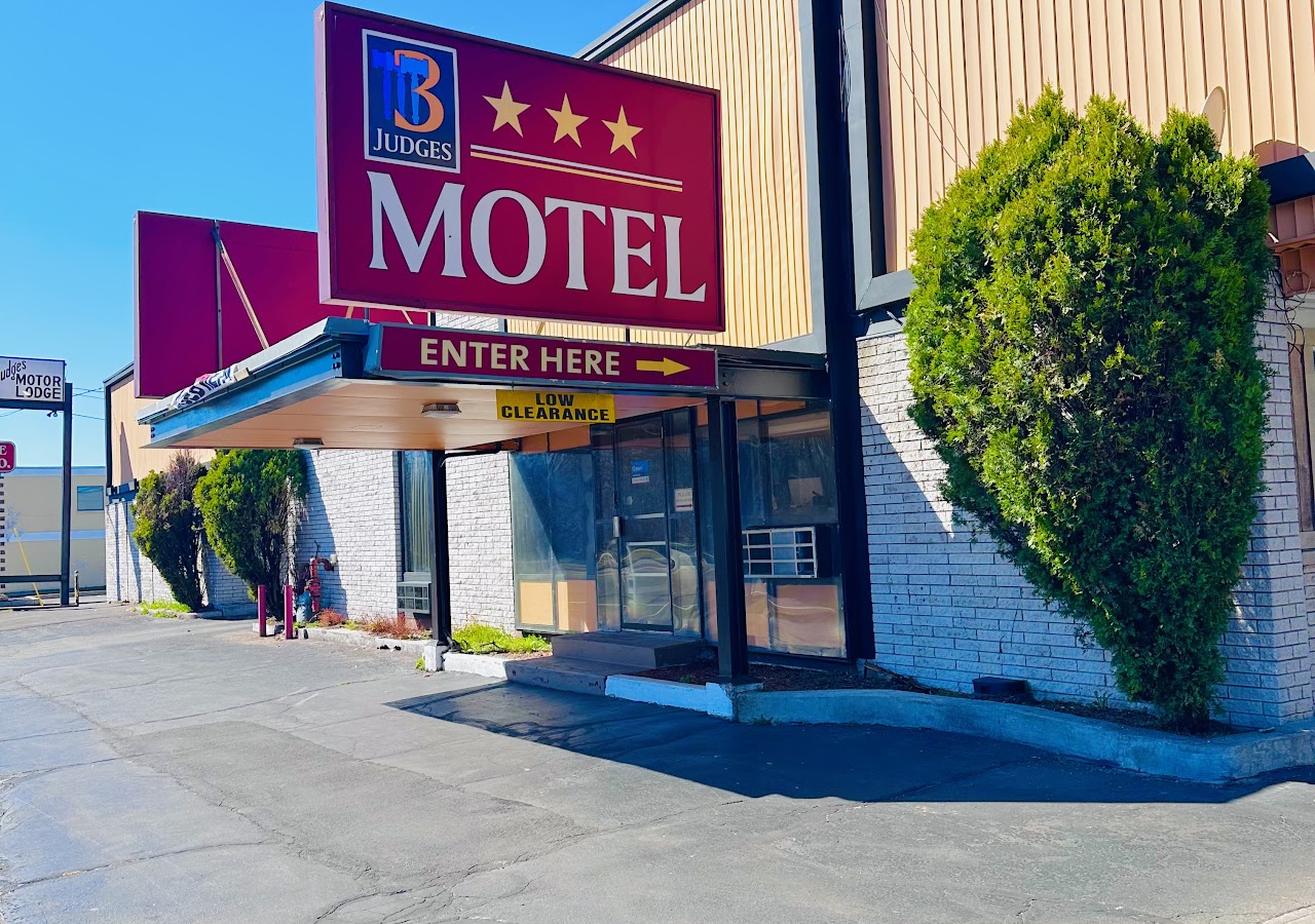 Three Judges Motor Lodge — photo 1