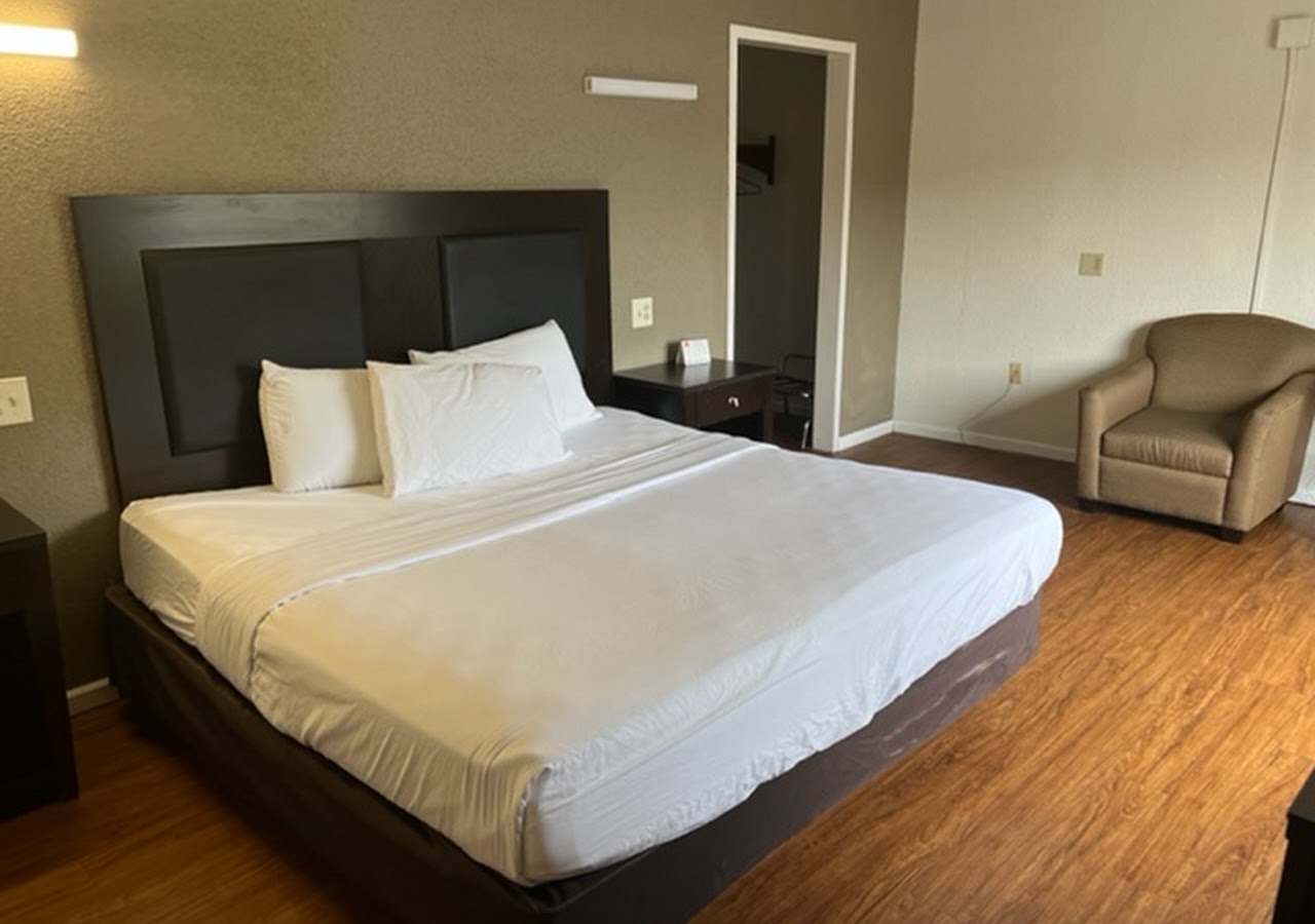 Posh Inn & Suites — photo 2