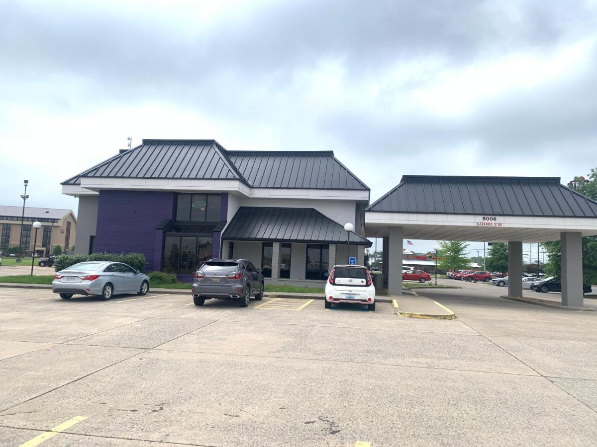 Mustang Inn & Suites — photo 1