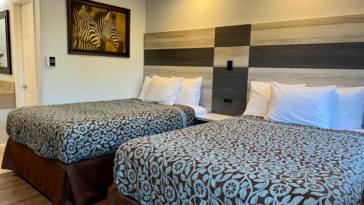 Coliseum Way Inn — photo 1