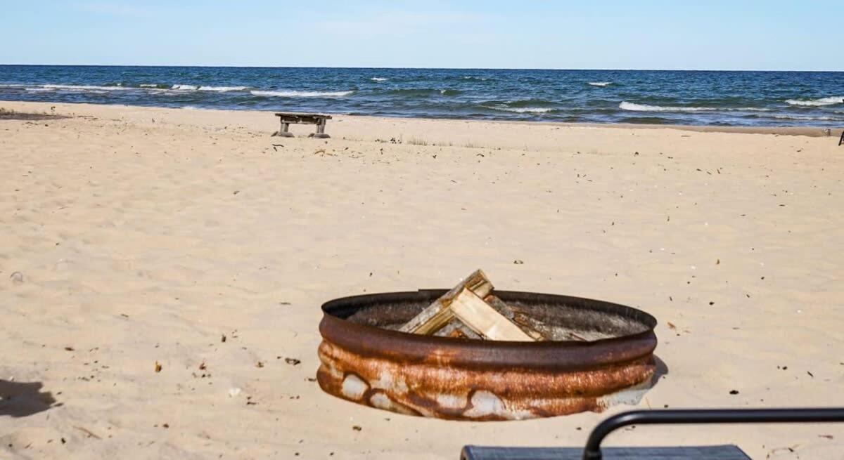 Beach Club of Oscoda Captains Watch on the Lake — photo 1