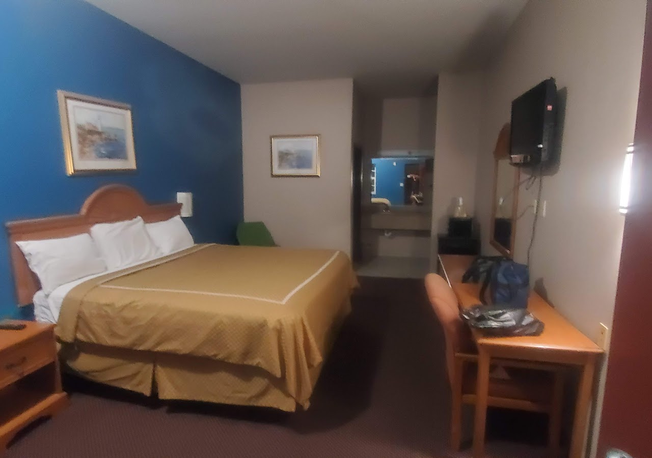 Airport Inn And Suites — photo 2