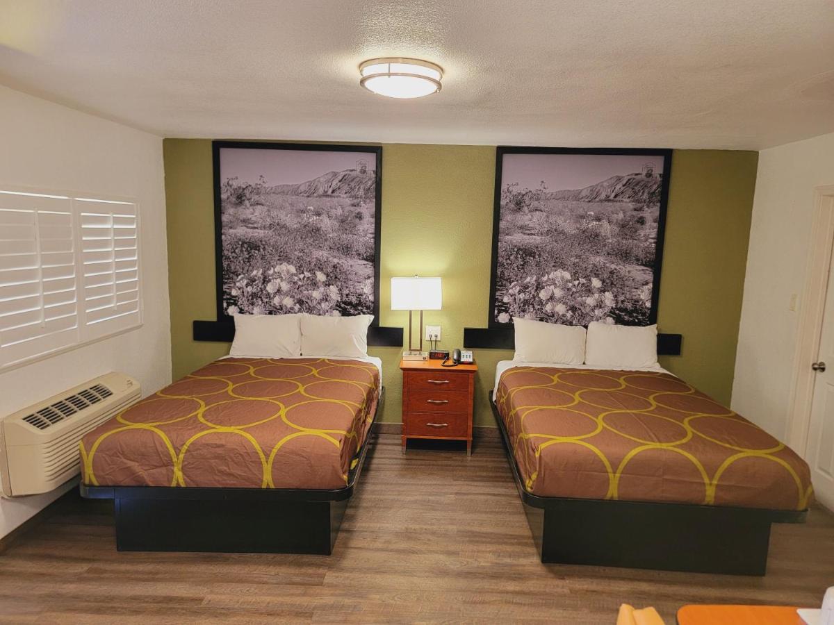Super 8 by Wyndham El Centro North — photo 1