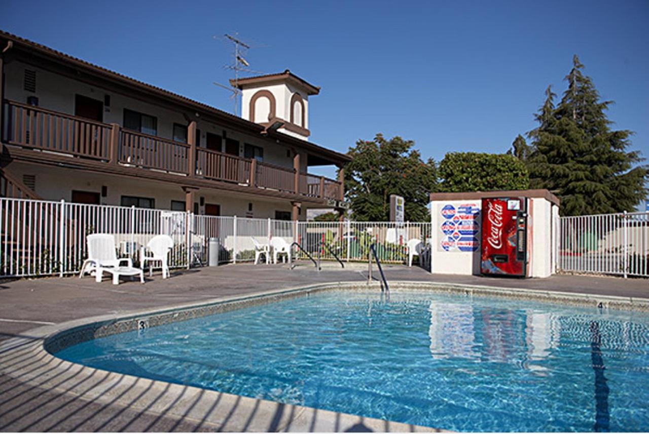 5555 Cedar Court Hotel — photo 1