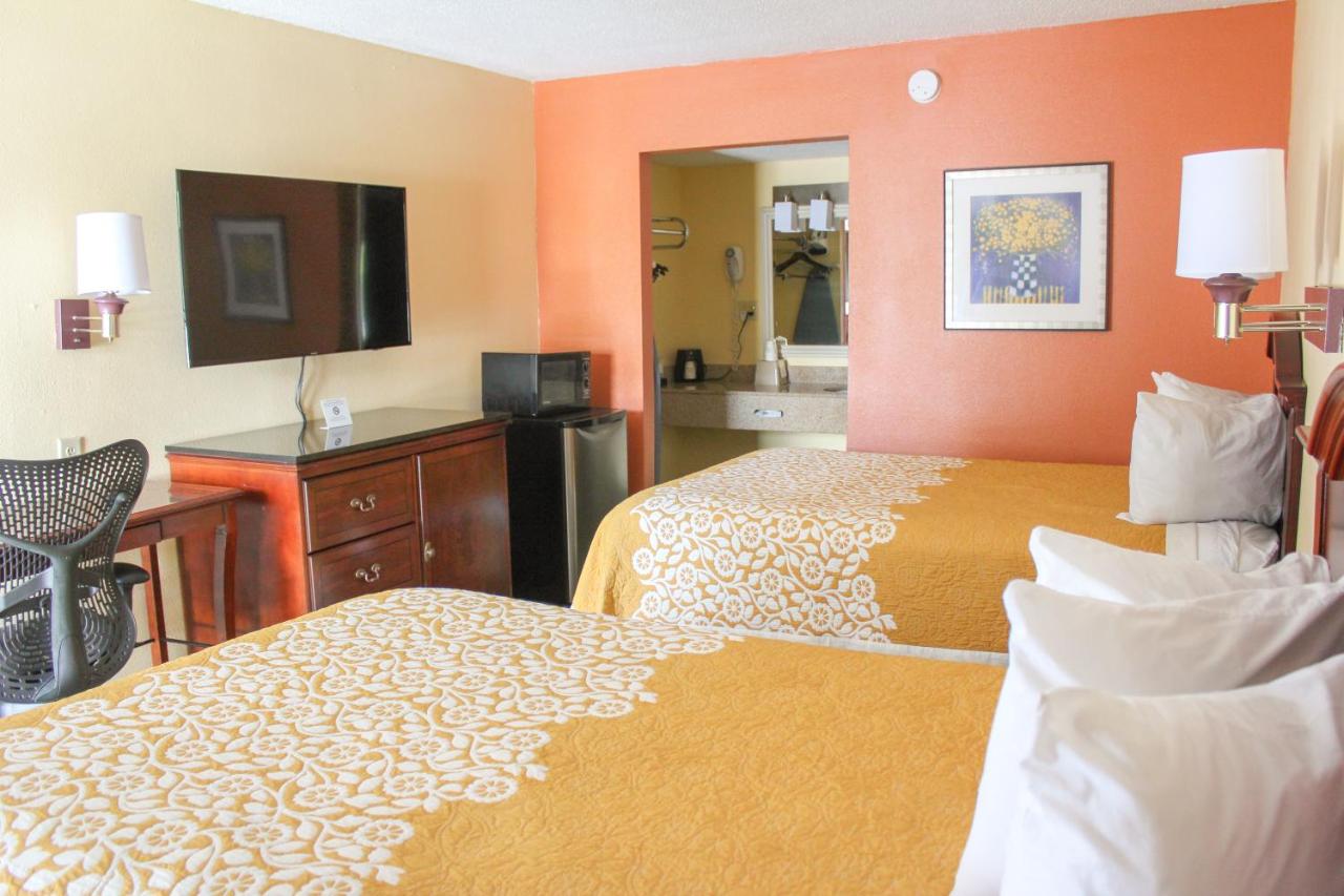 Guardian Inn & Suites — photo 1