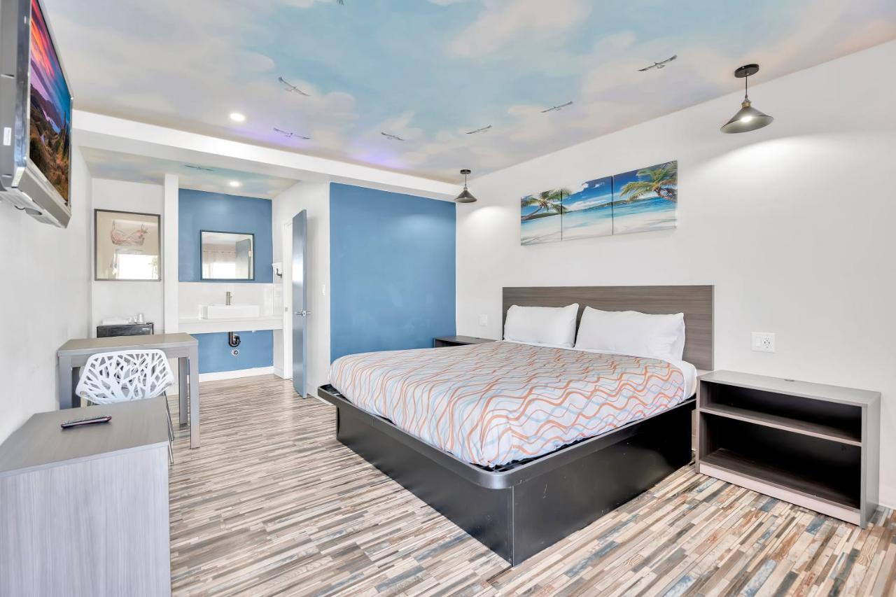 Tradewinds Motel — photo 1