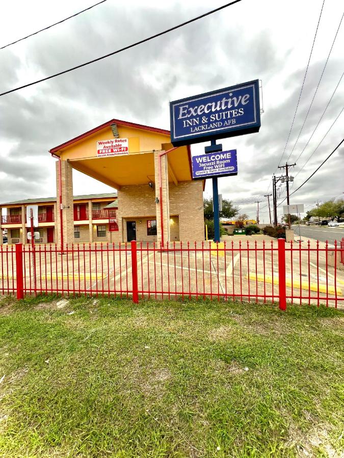 Executive Inn & Suites Near Lackland AFB — photo 1