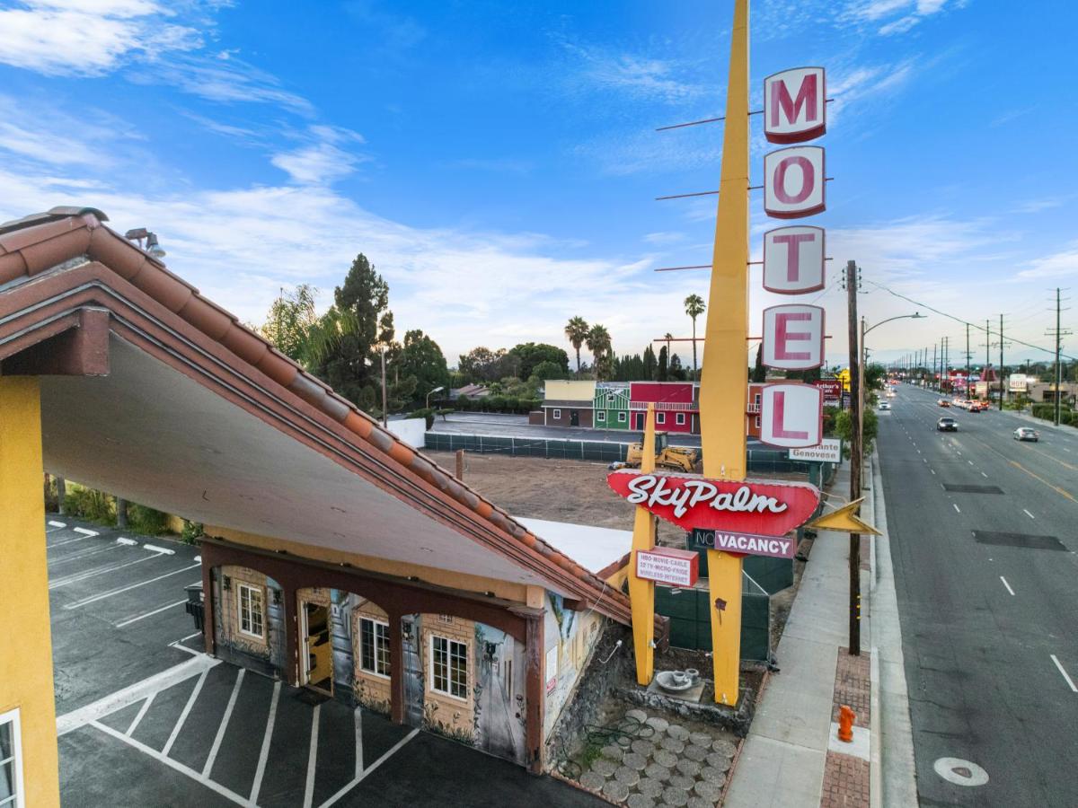 Sky Palm Motel — photo 1