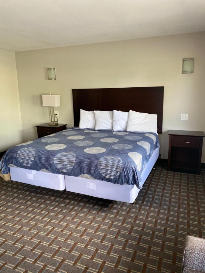 New Budget Inn — photo 1