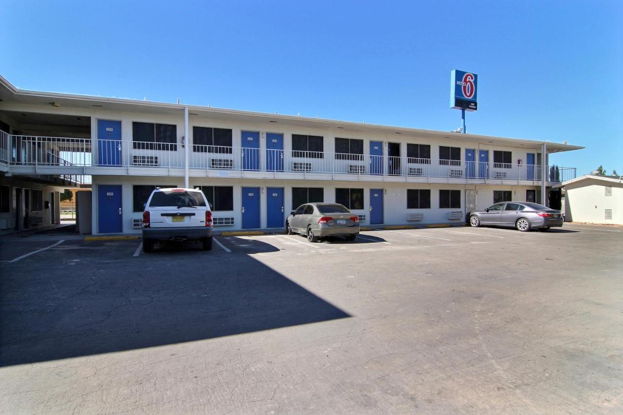 Royal Manor Motel — photo 1