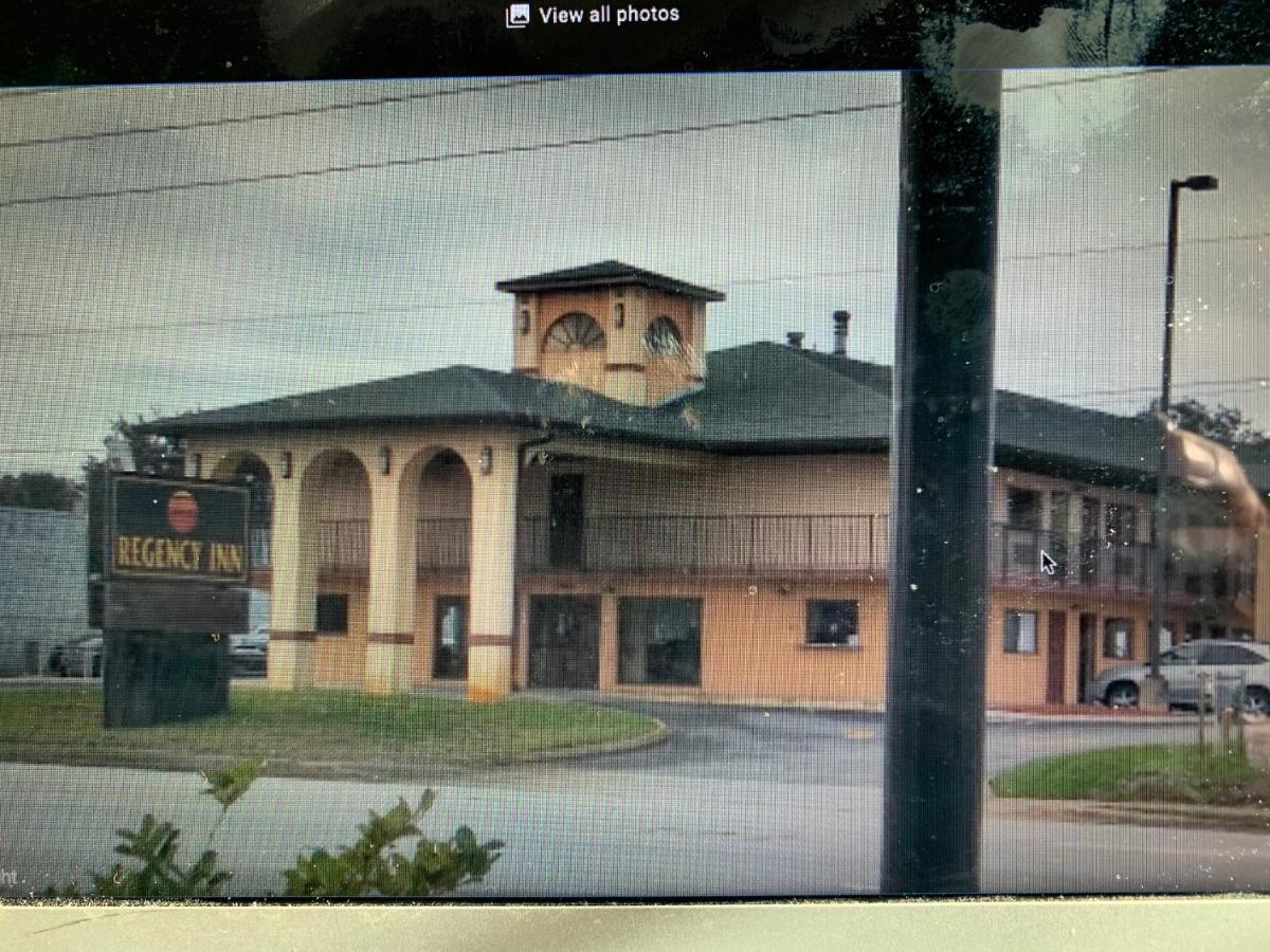 REGENCY INN — photo 1
