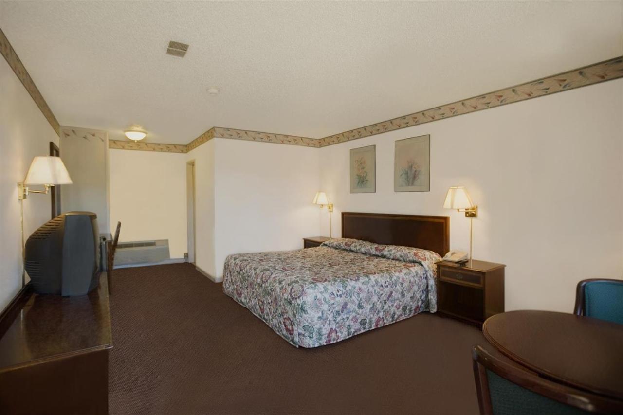 The Best Value Inn — photo 1