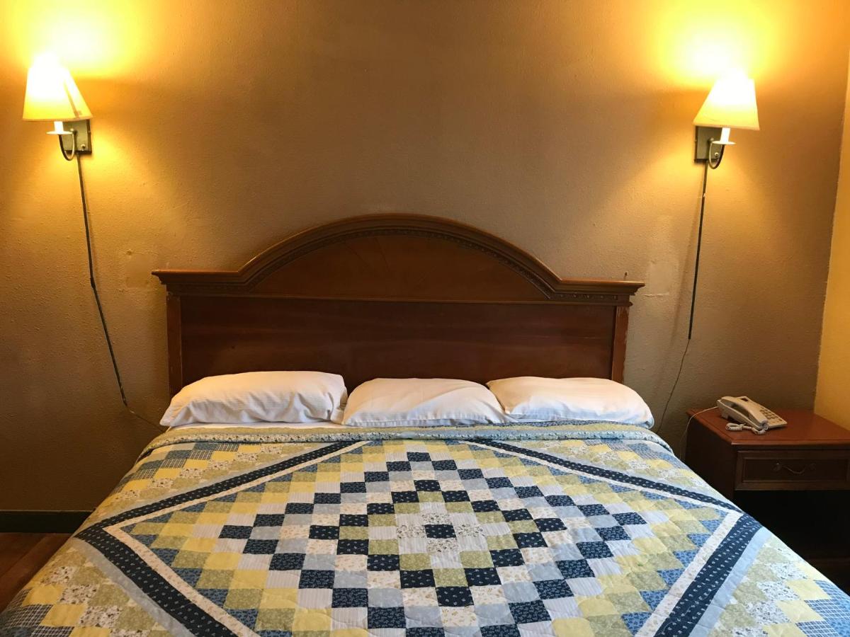 Coliseum Inn — photo 1