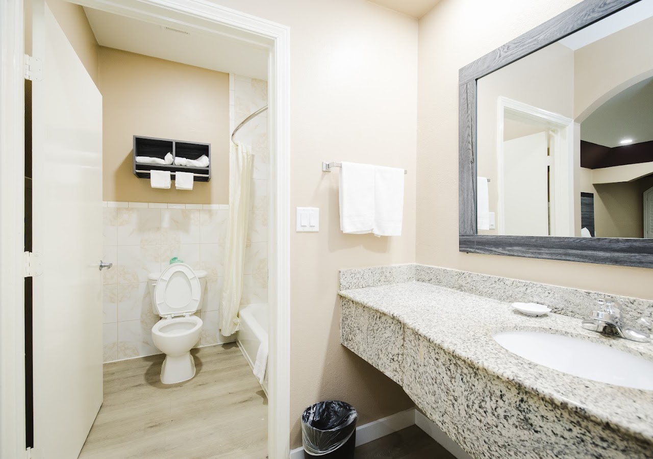 Sapphire Inn & Suites — photo 3