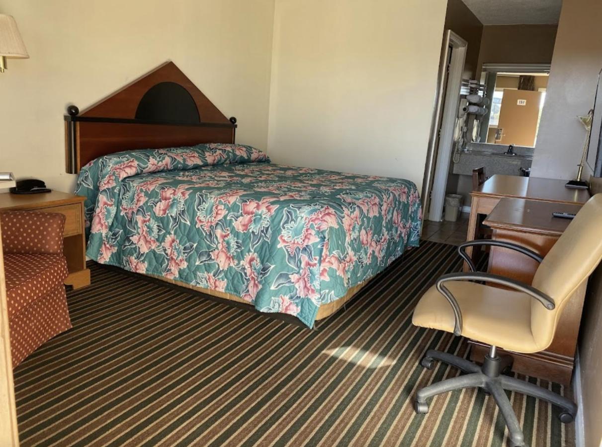 Economy Inn — photo 1