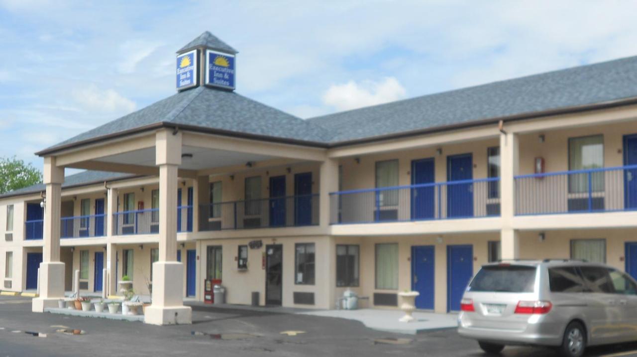 Executive Inn & Suites — photo 1