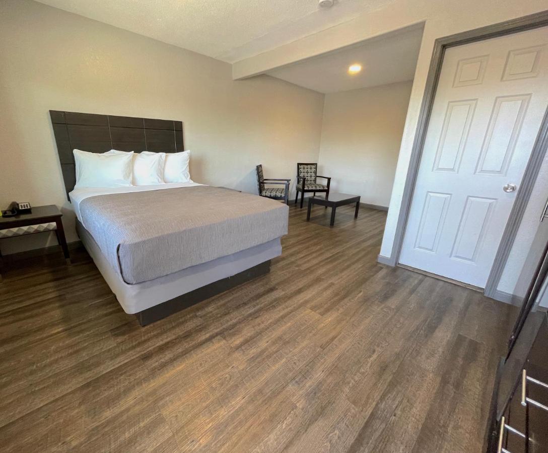 Sequoia Motel — photo 1