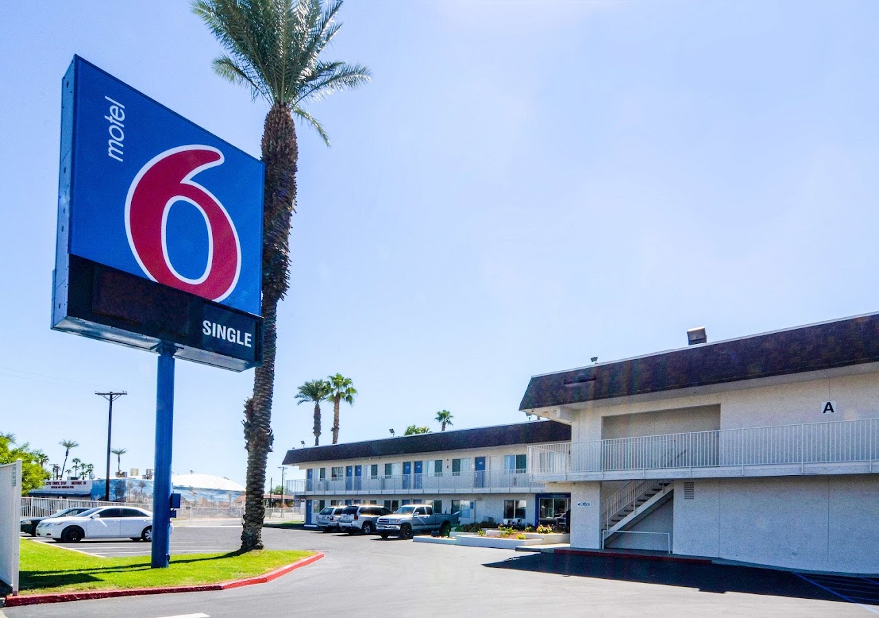Motel. Super8 In Indio — photo 1