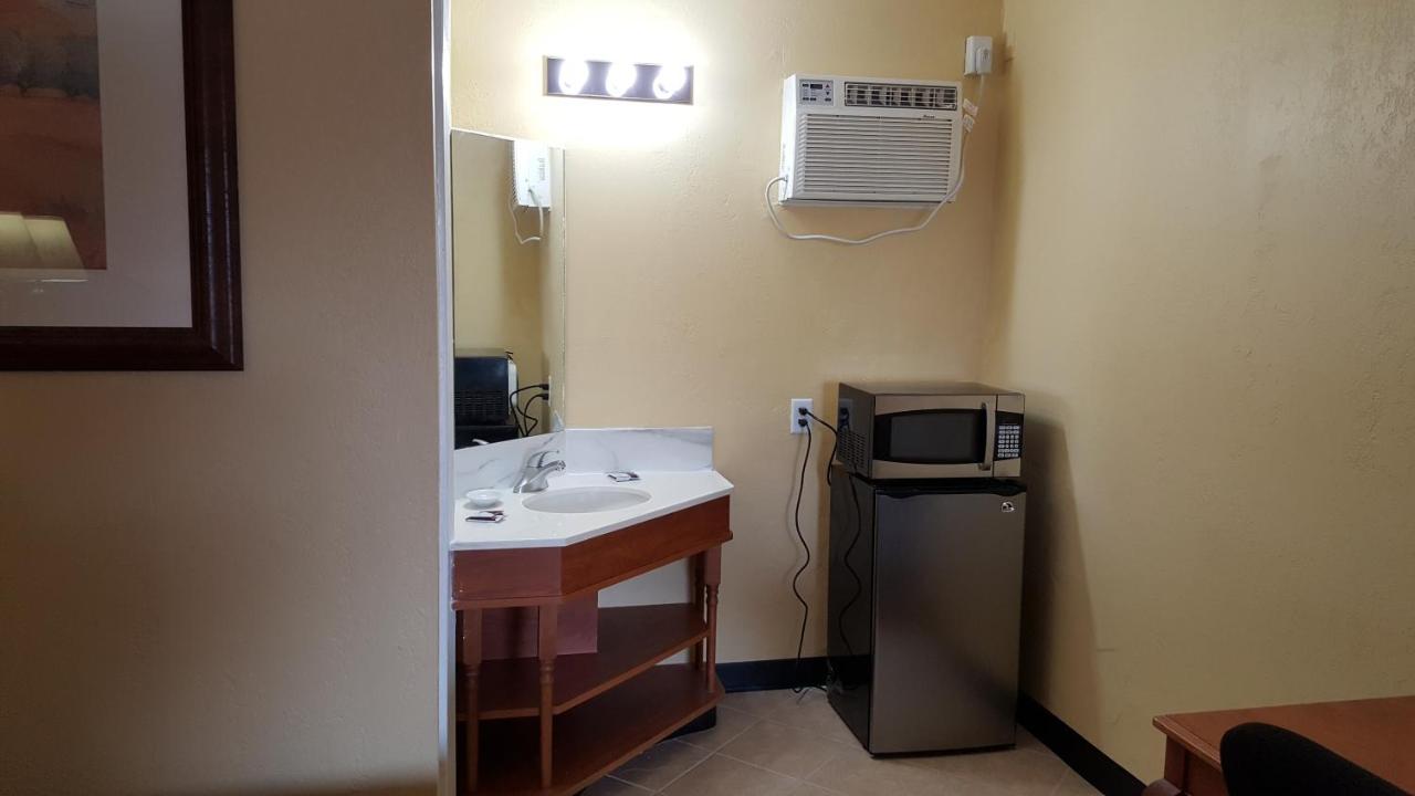 Budget Inn — photo 1