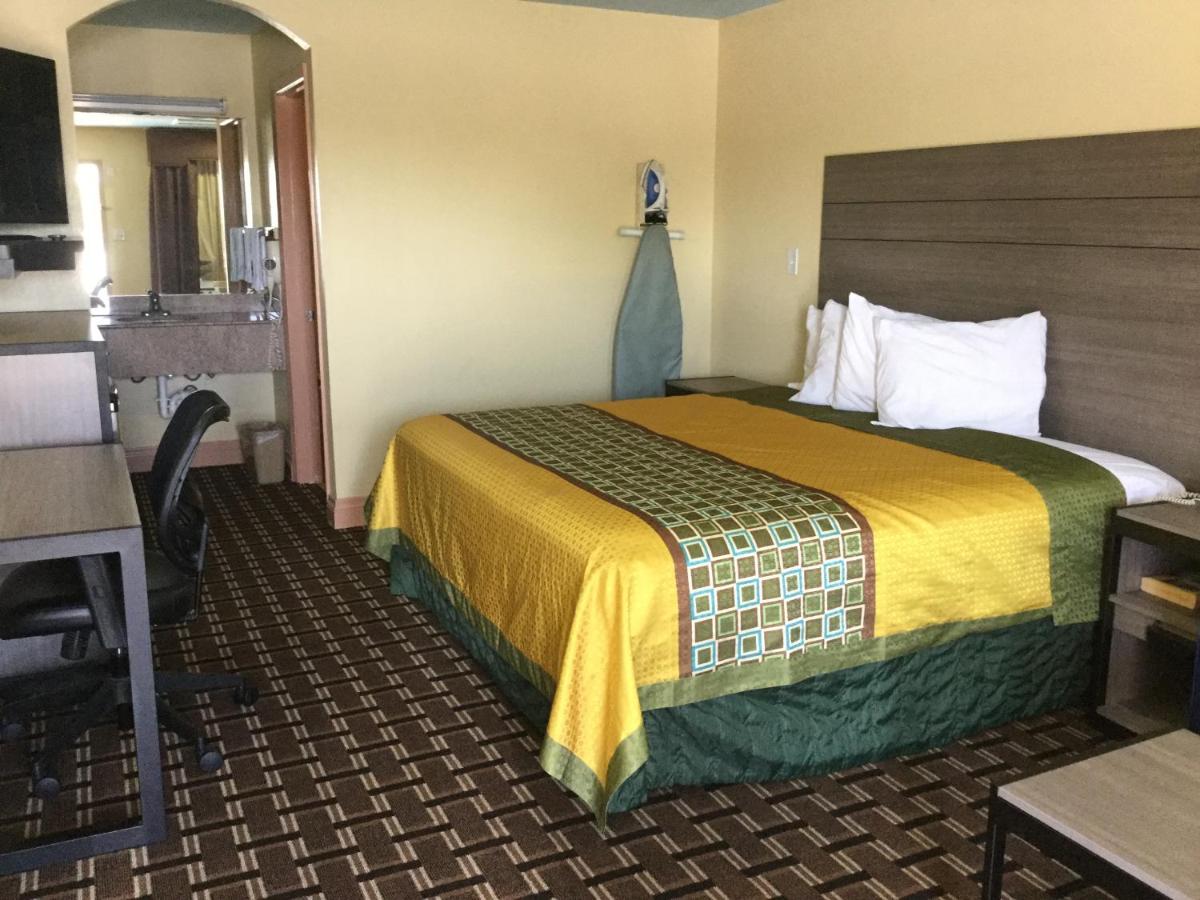 Luxury Inn and Suits Lackland AFB/Seaworld — photo 1