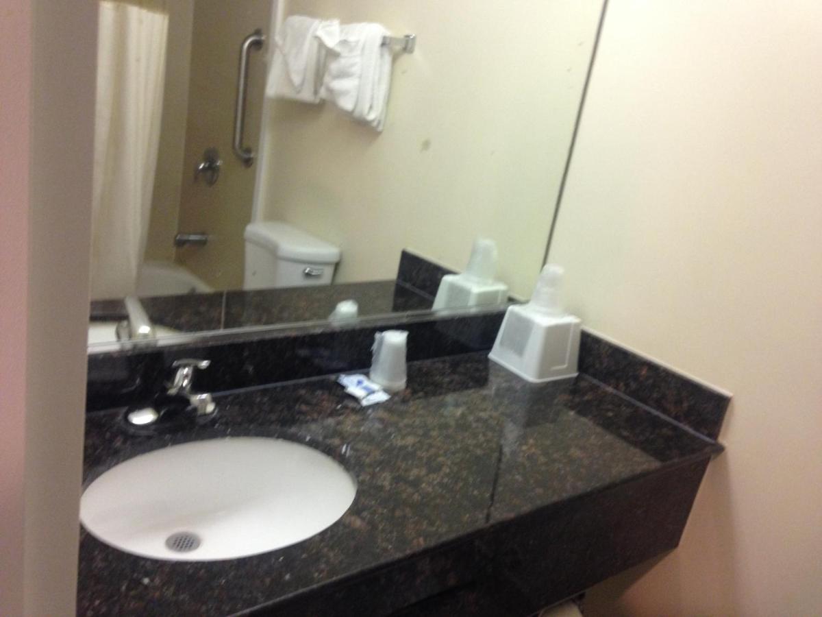 Red Carpet Inn — photo 1