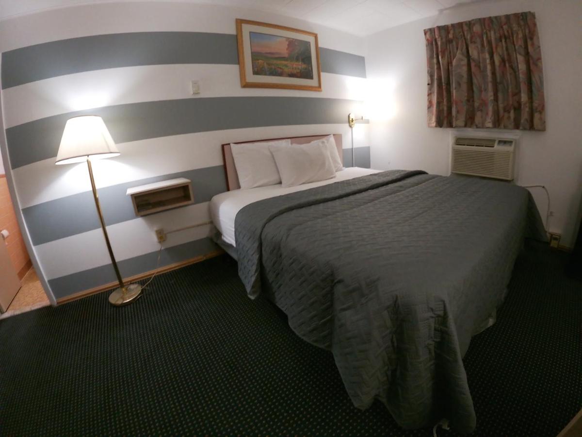 BUDGET INN — photo 1