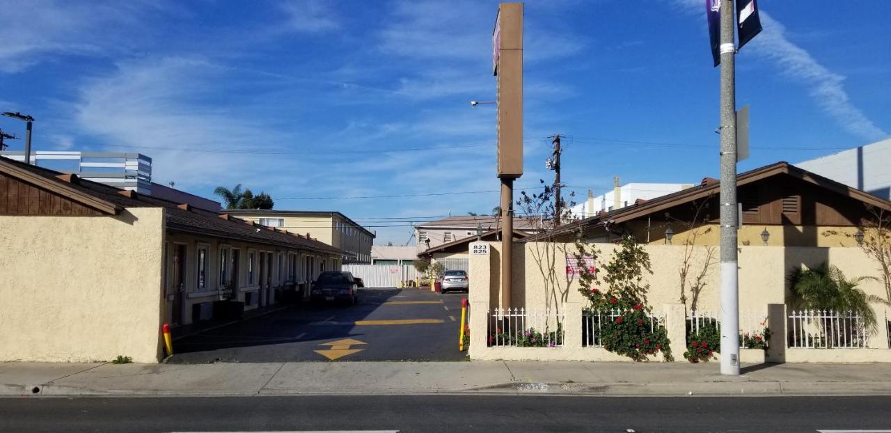 Hollywood Park Motel — photo 1
