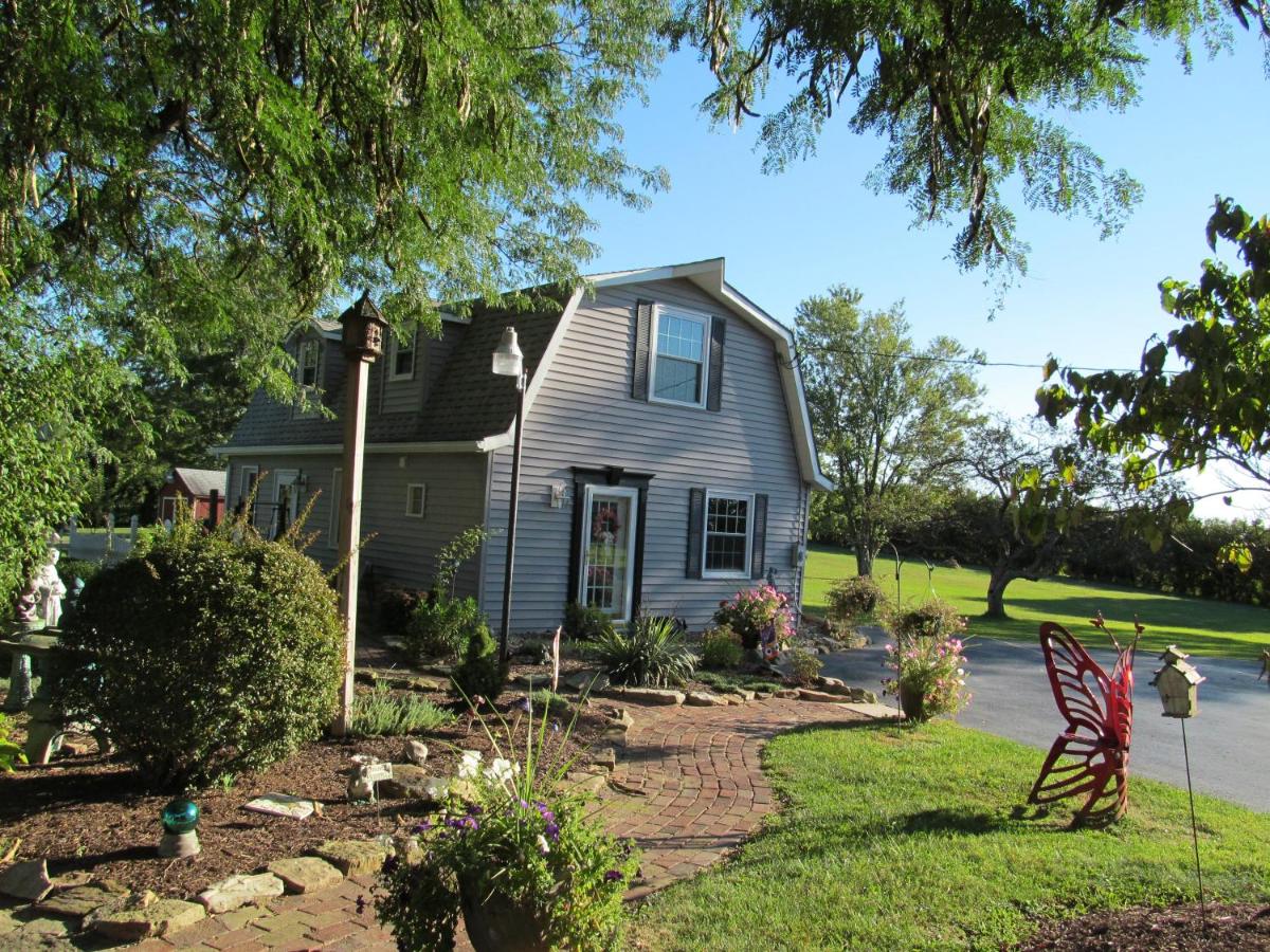 The Carriage House On Slope Hill — photo 1