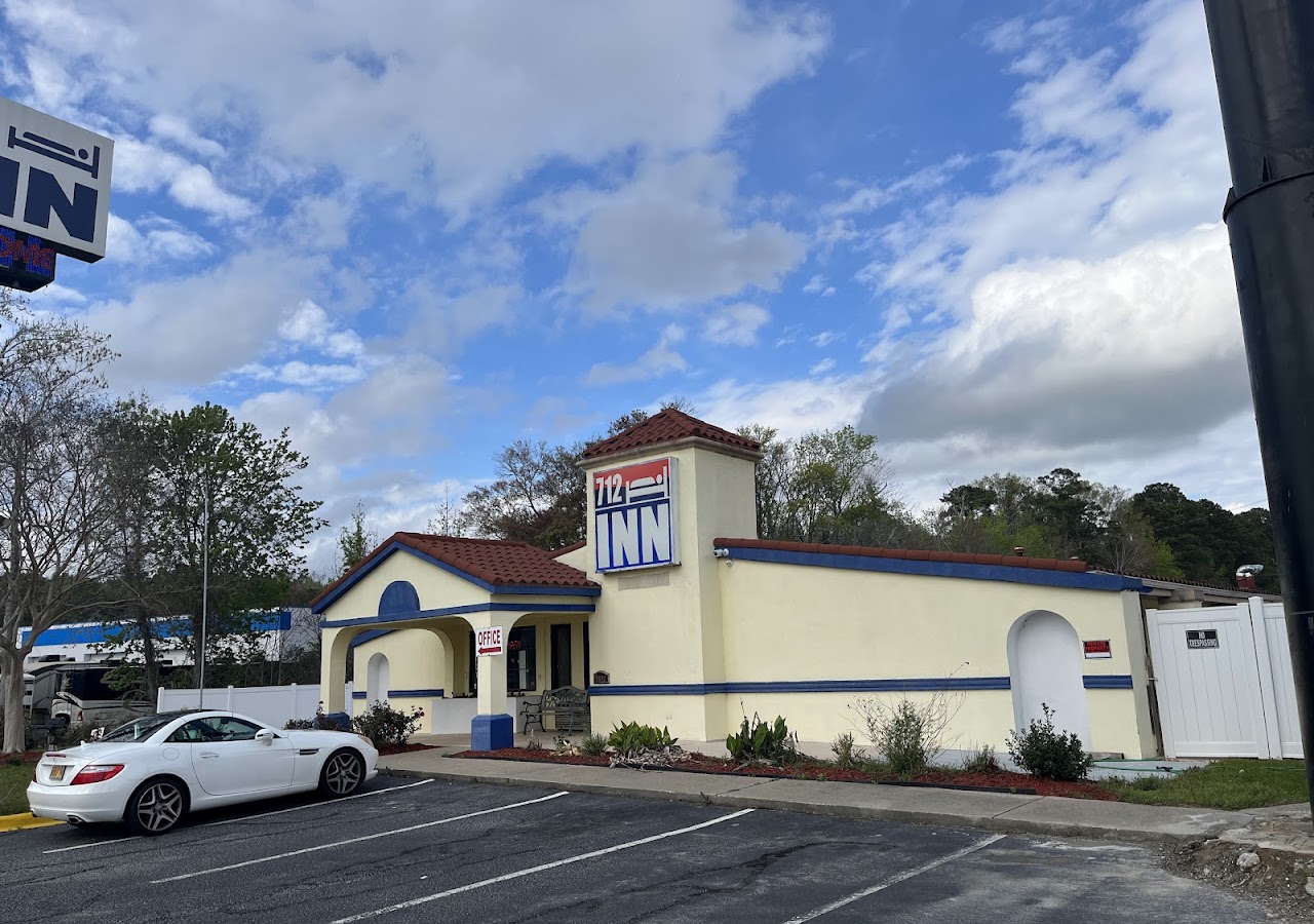 712 INN — photo 1