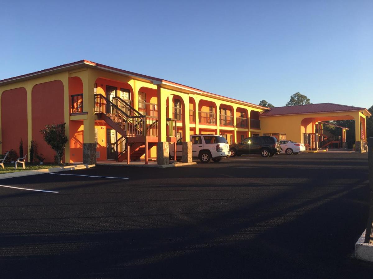 World Travel Inn — photo 1