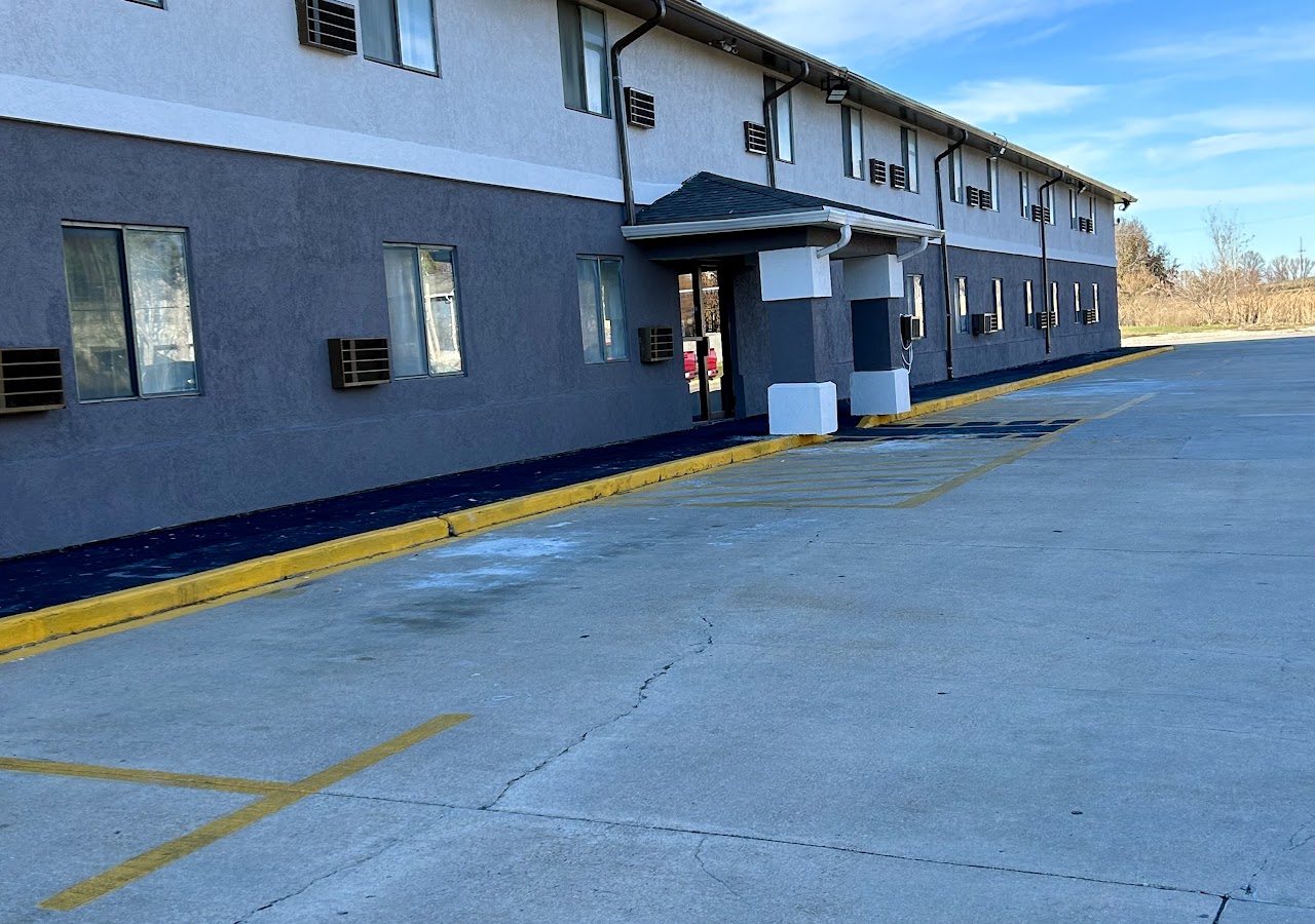 Emporia Inn — photo 1