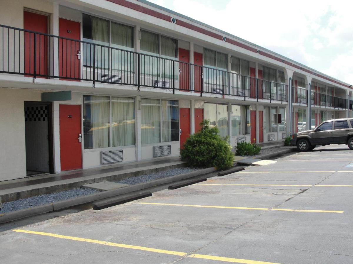 Budget Inn — photo 1
