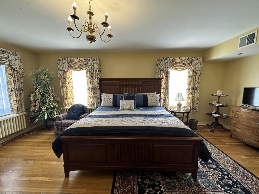 Montague Inn — photo 1
