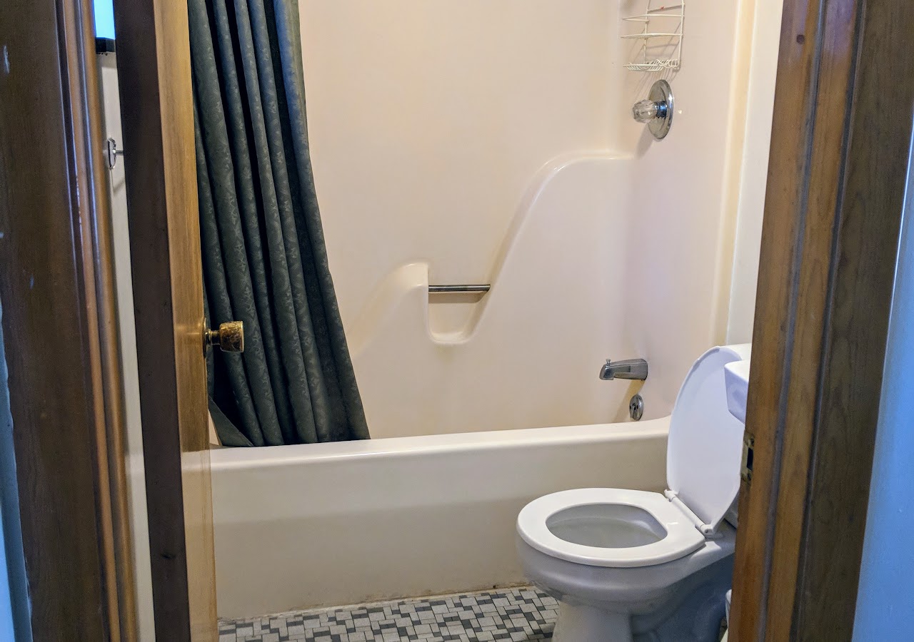 TOWNINNMOTEL — photo 3