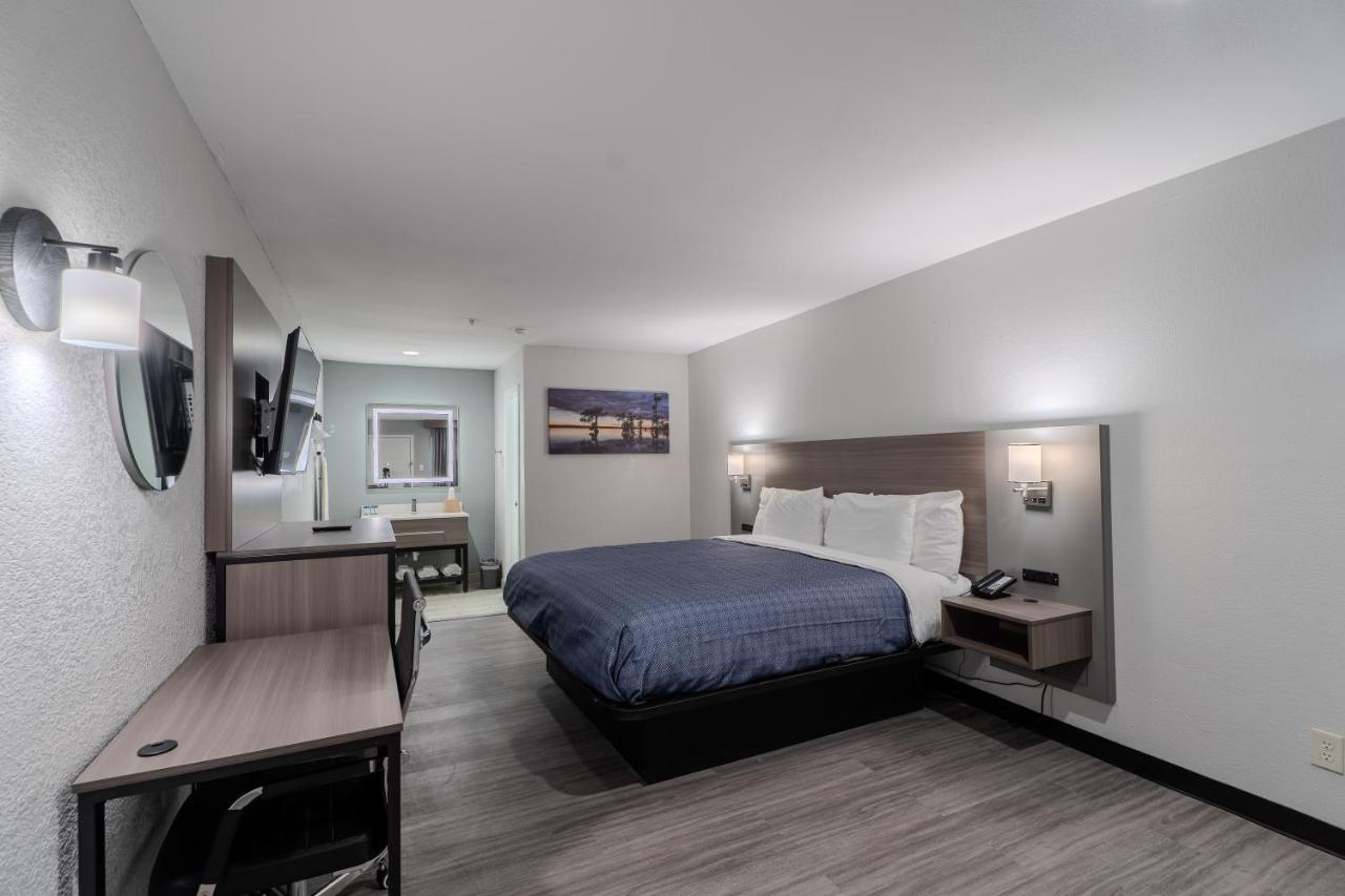 Executive Inn of Arlington, Near AT&T Stadium — photo 1