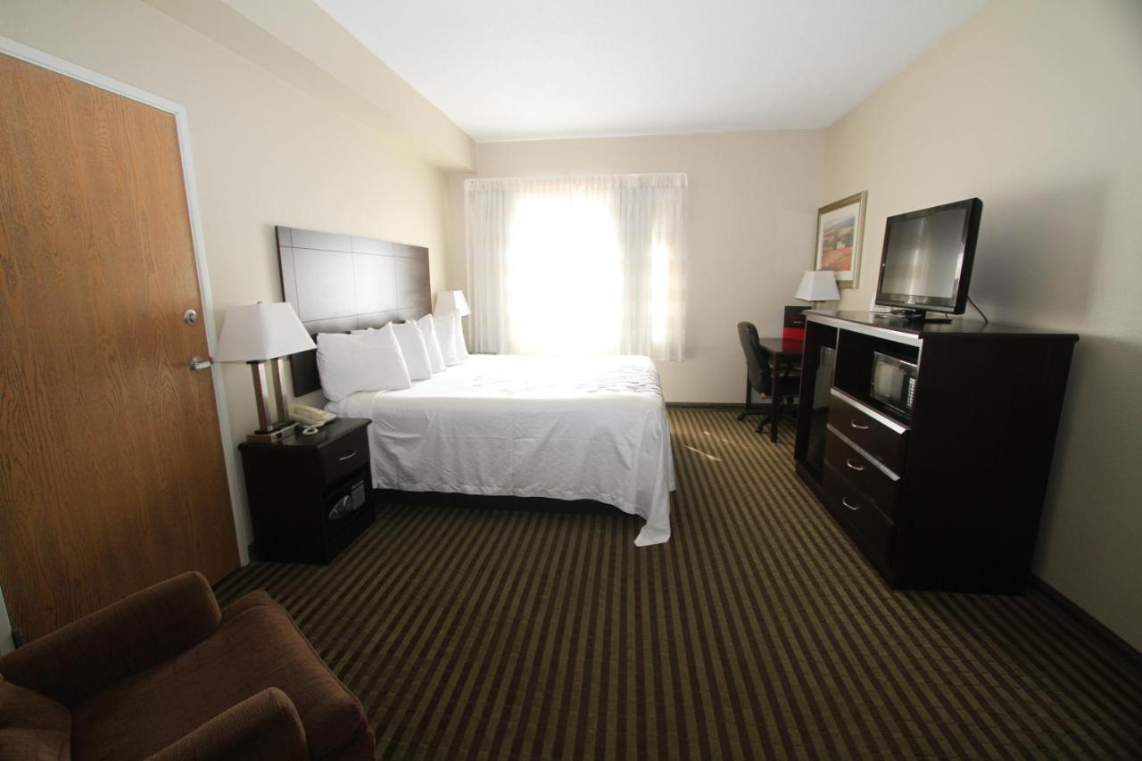 Bowman Inn and Suites — photo 1