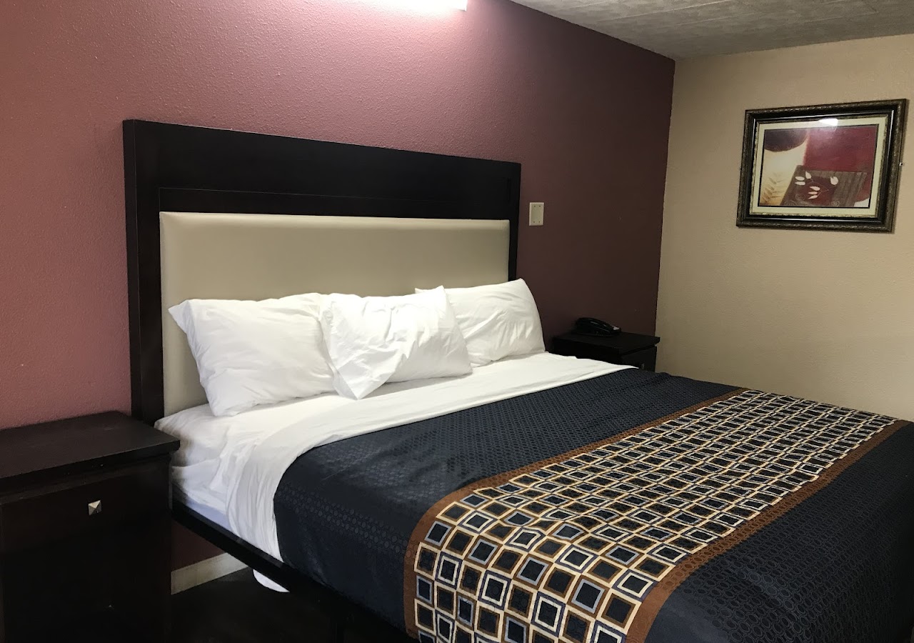 Express Inn — photo 1