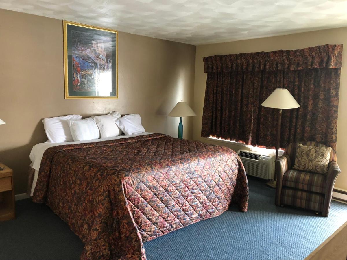 Village Inn Motel Holt — photo 1